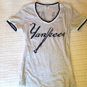 Yankees Vneck T